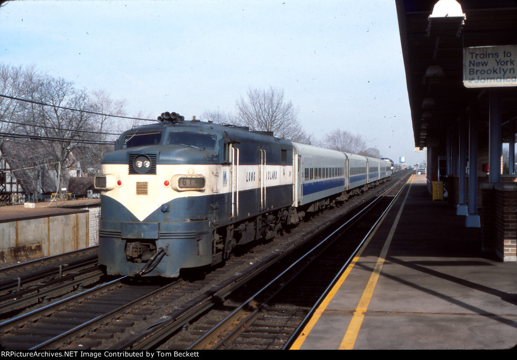 Ronkonkoma train